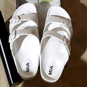 MIA Sz 10 White Sandals